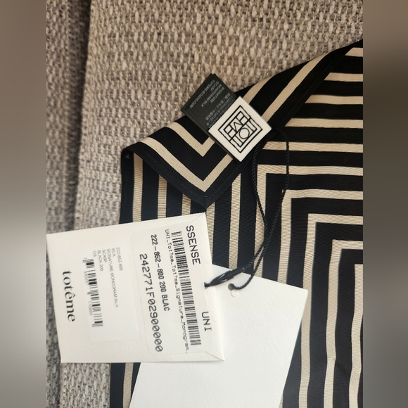Toteme Silk Signature Monogram Scarf - Picture 4 of 6